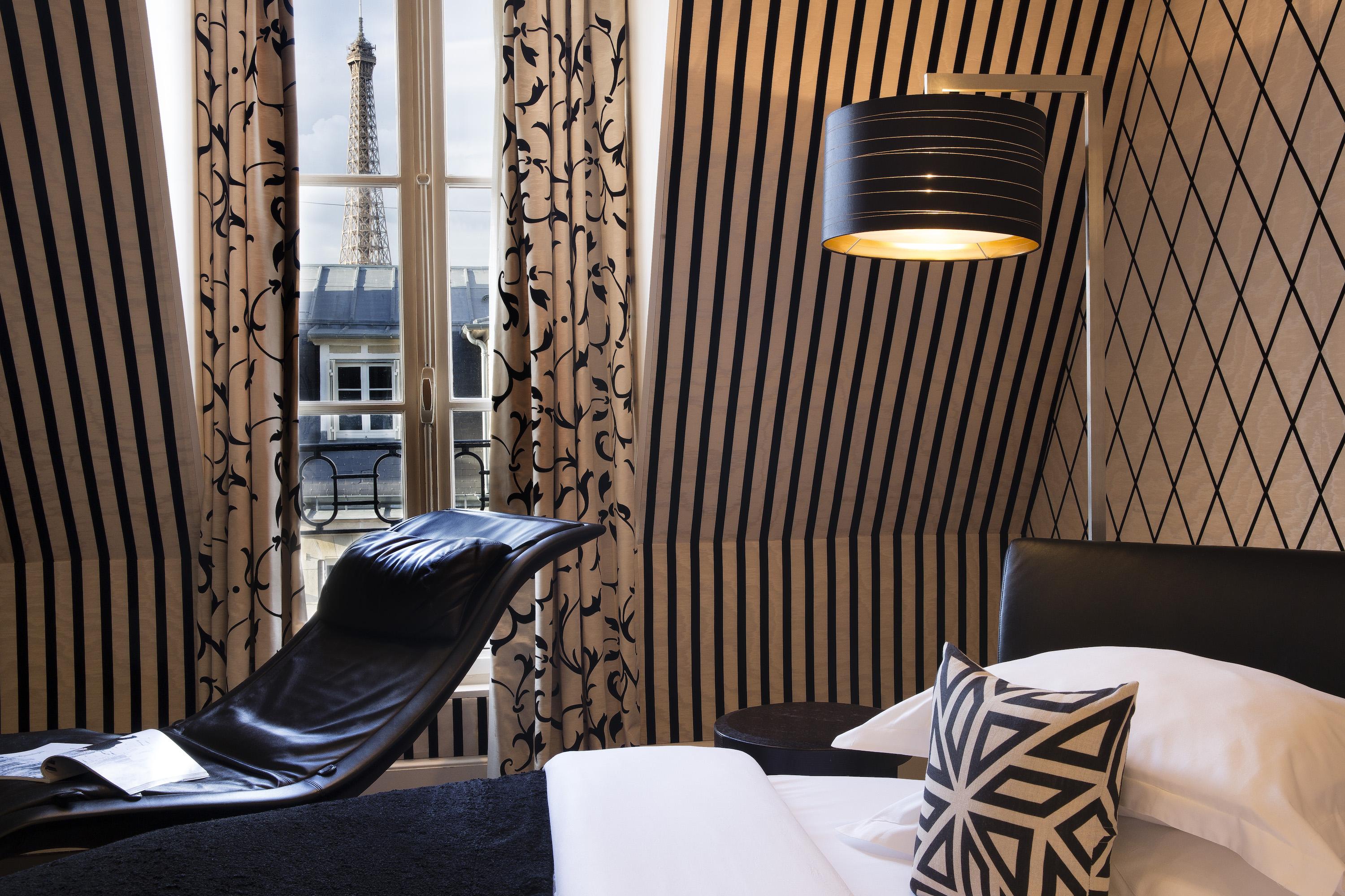 Ares Eiffel Parijs
